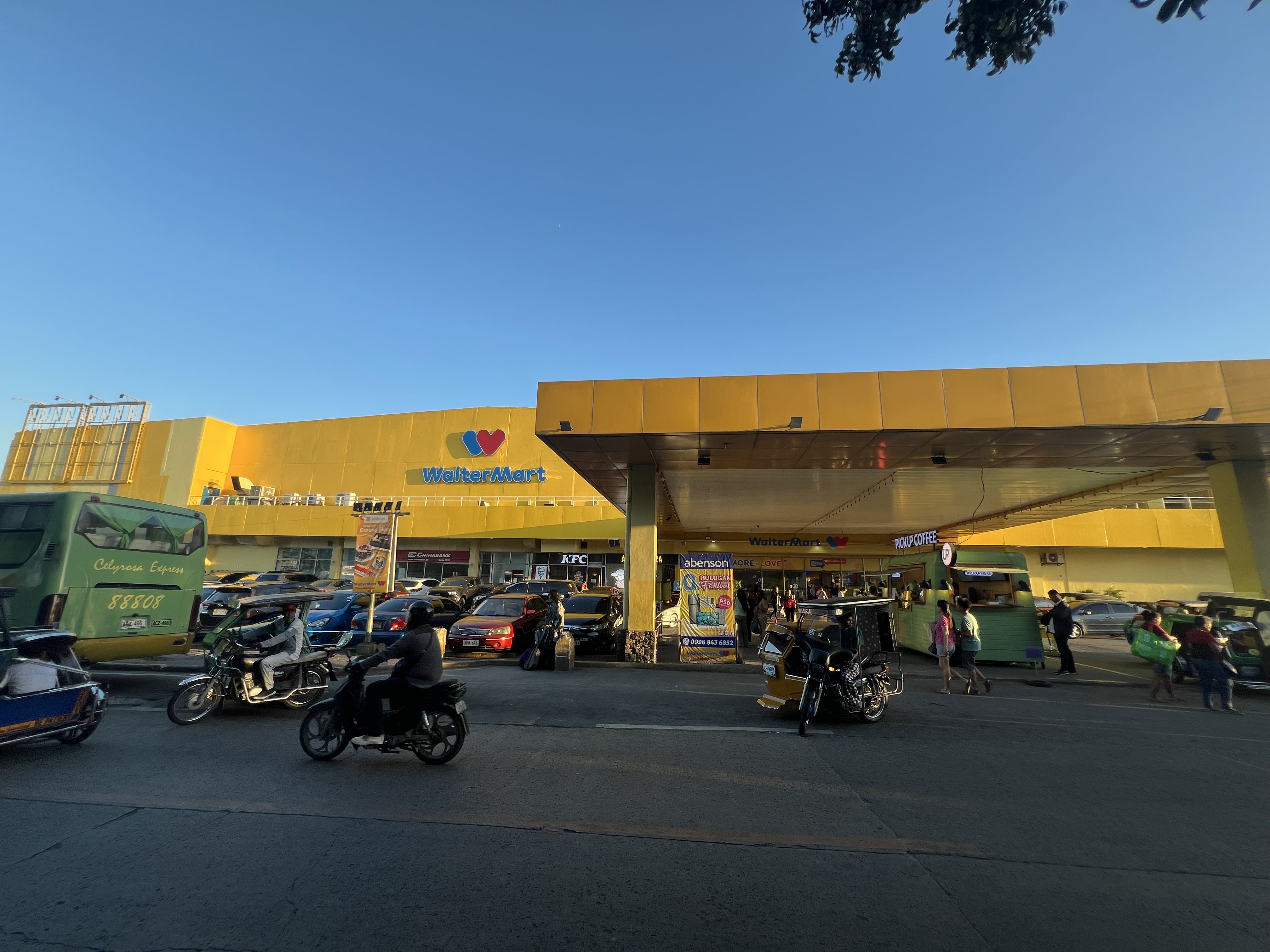 Waltermart Trece Martires